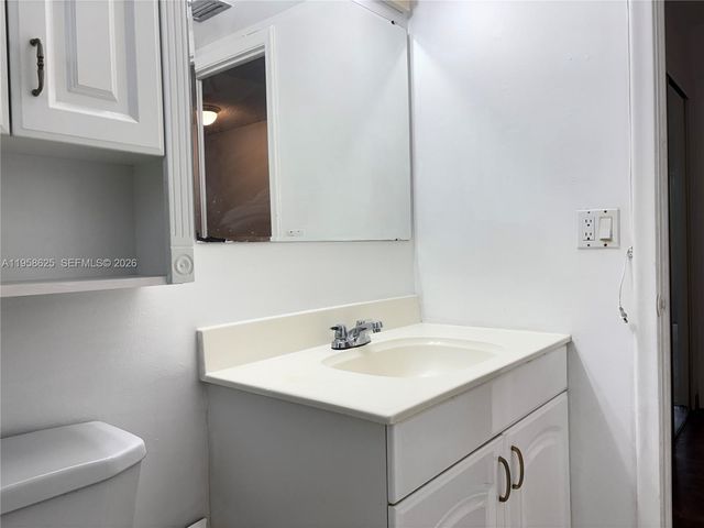 7777 SW 86th St F1-210, Miami, FL 33143