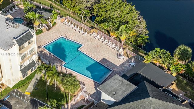 7777 SW 86th St F1-210, Miami, FL 33143