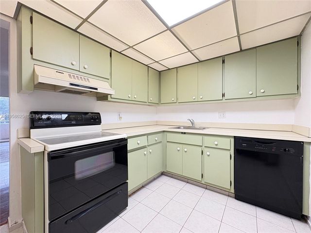 7777 SW 86th St F1-210, Miami, FL 33143