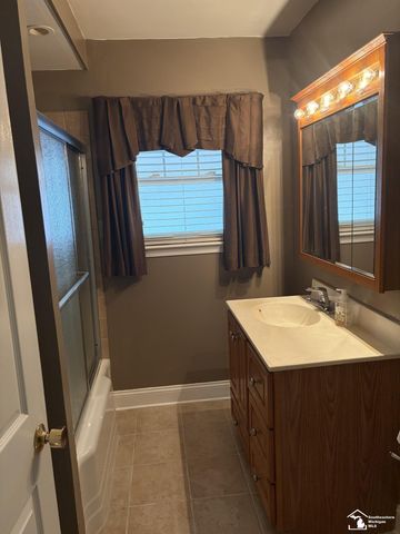 3457 Woodside Drive, Dearborn, MI 48124