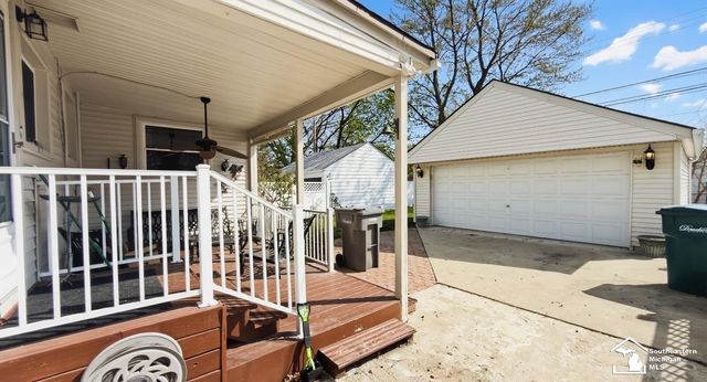 3457 Woodside Drive, Dearborn, MI 48124