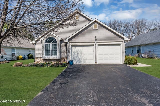 2735 Meadow Lake Drive, Toms River, NJ 08755