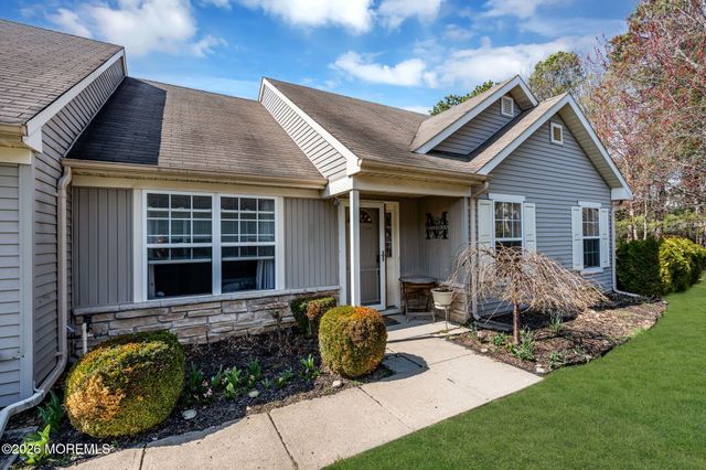 2735 Meadow Lake Drive, Toms River, NJ 08755