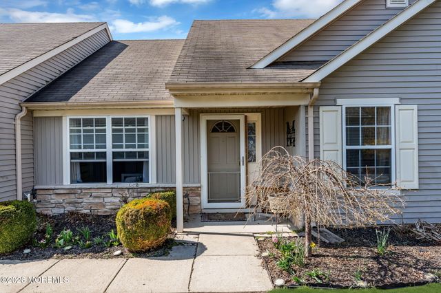 2735 Meadow Lake Drive, Toms River, NJ 08755