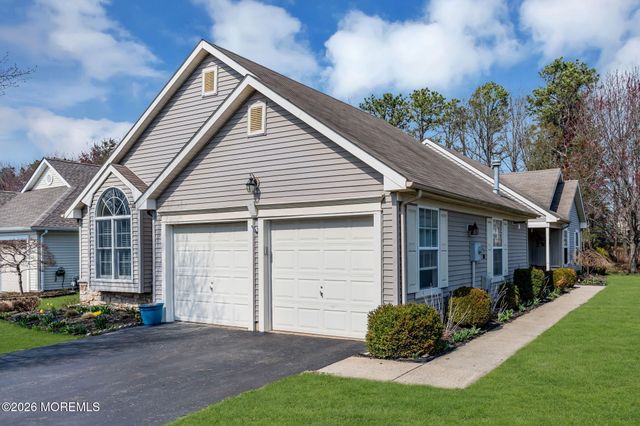 2735 Meadow Lake Drive, Toms River, NJ 08755