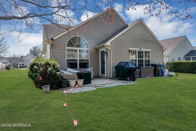 2735 Meadow Lake Drive, Toms River, NJ 08755