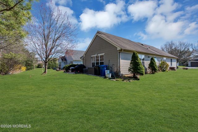 2735 Meadow Lake Drive, Toms River, NJ 08755