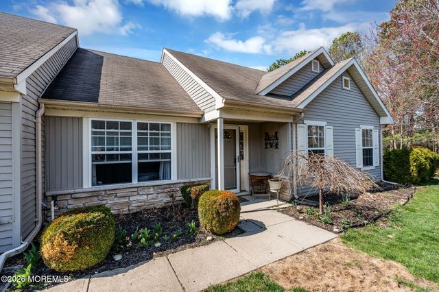 2735 Meadow Lake Drive, Toms River, NJ 08755