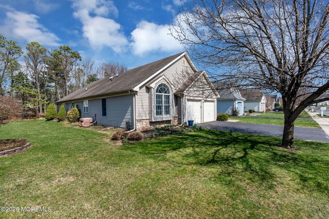 2735 Meadow Lake Drive, Toms River, NJ 08755