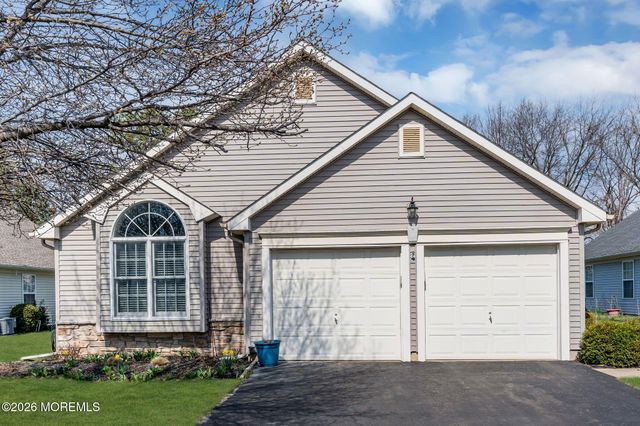 2735 Meadow Lake Drive, Toms River, NJ 08755