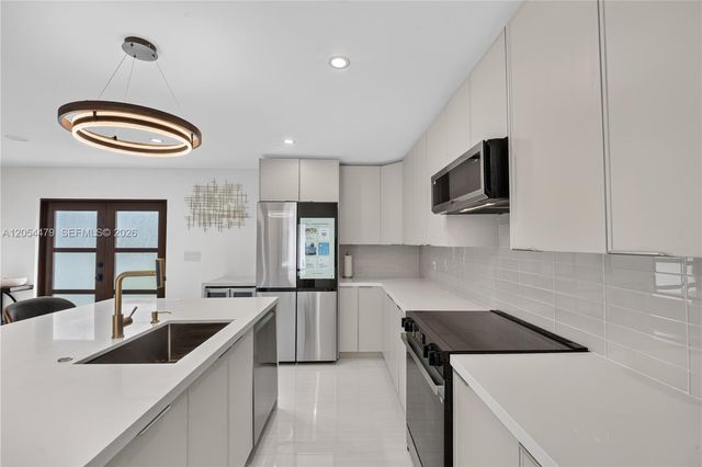 1892 NE 33rd Street, Oakland Park, FL 33306