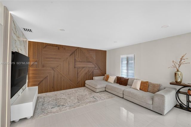 1892 NE 33rd Street, Oakland Park, FL 33306