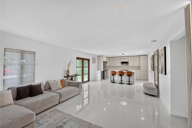 1892 NE 33rd Street, Oakland Park, FL 33306