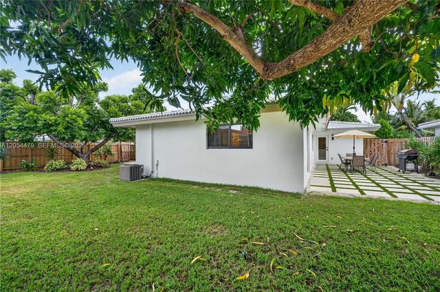 1892 NE 33rd Street, Oakland Park, FL 33306