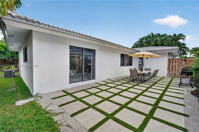 1892 NE 33rd Street, Oakland Park, FL 33306