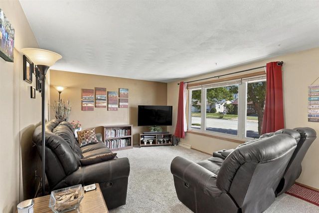 1815 ROOSEVELT STREET, Little Chute, WI 54140