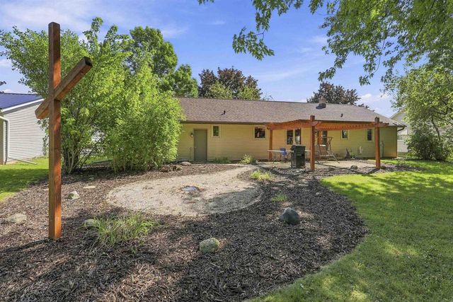 1815 ROOSEVELT STREET, Little Chute, WI 54140