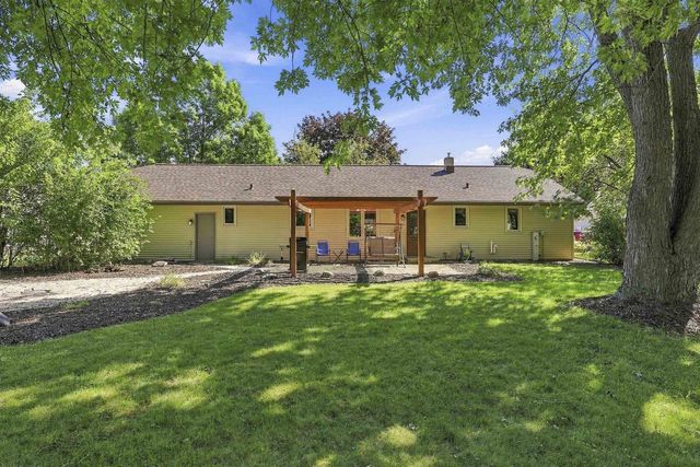 1815 ROOSEVELT STREET, Little Chute, WI 54140