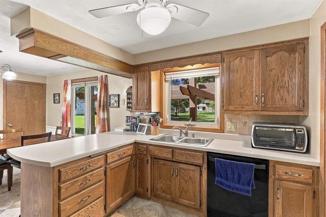 1815 ROOSEVELT STREET, Little Chute, WI 54140