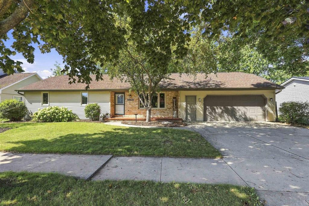 1815 ROOSEVELT STREET, Little Chute, WI 54140