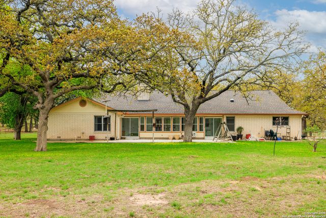 1416 Countryside Bend, Fredericksburg, TX 78624