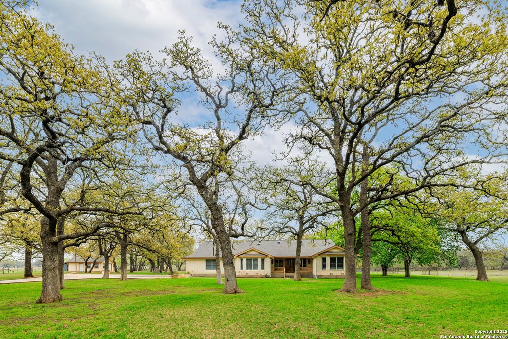 1416 Countryside Bend, Fredericksburg, TX 78624