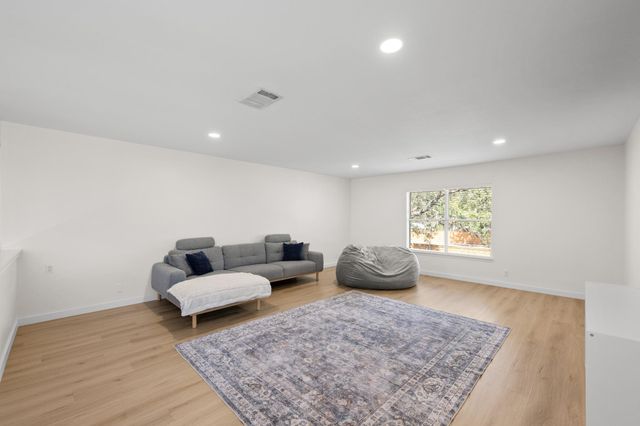 8504 Aoudad TRL, Austin, TX 78749