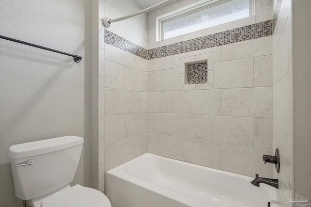 5871 Huntington Creek Blvd, Pensacola, FL 32526