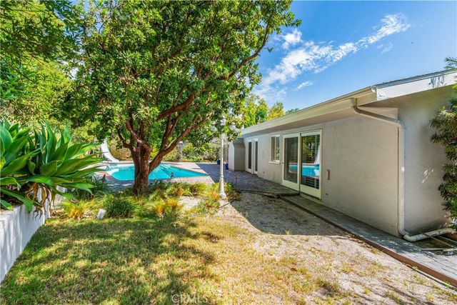 5300 Blanco Avenue, Woodland Hills, CA 91367