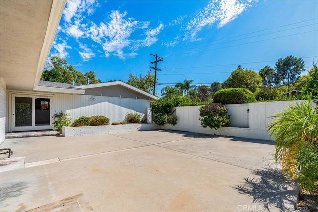 5300 Blanco Avenue, Woodland Hills, CA 91367