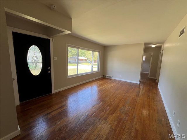1636 Maldon Lane, St Louis, MO 63136