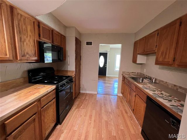1636 Maldon Lane, St Louis, MO 63136