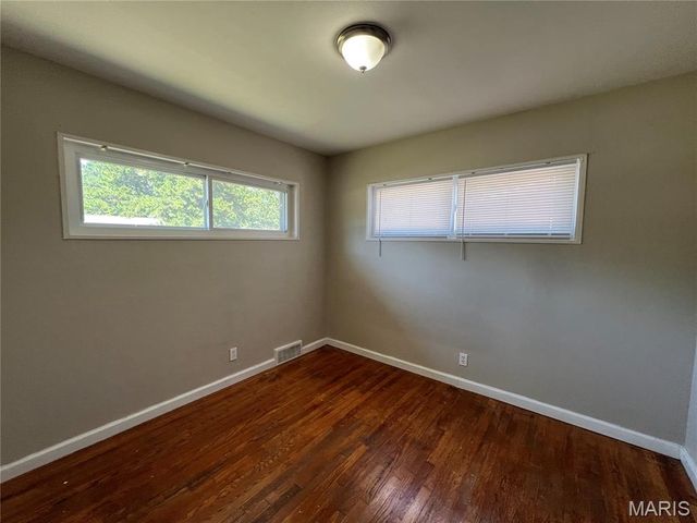 1636 Maldon Lane, St Louis, MO 63136