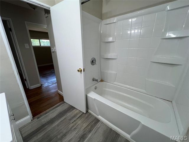 1636 Maldon Lane, St Louis, MO 63136