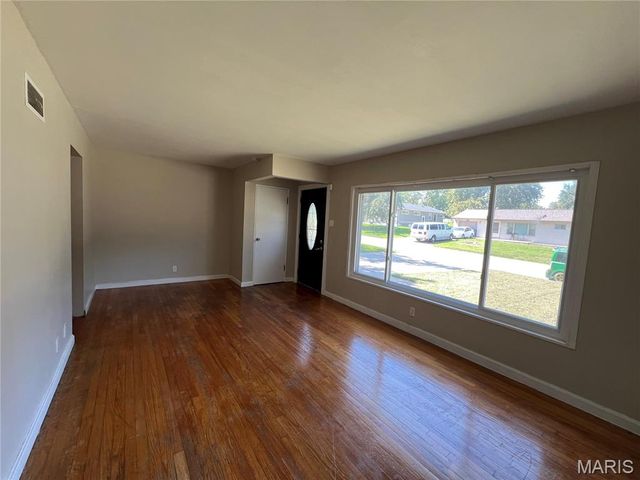 1636 Maldon Lane, St Louis, MO 63136