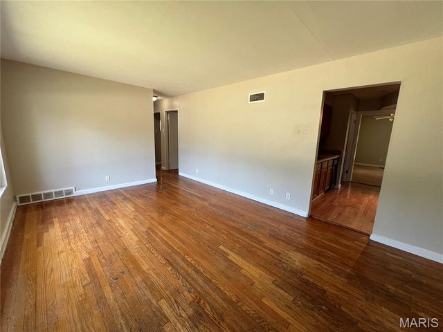 1636 Maldon Lane, St Louis, MO 63136