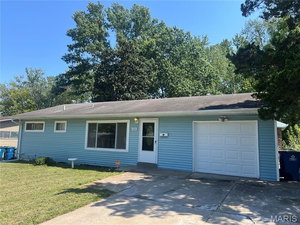 1636 Maldon Lane, St Louis, MO 63136