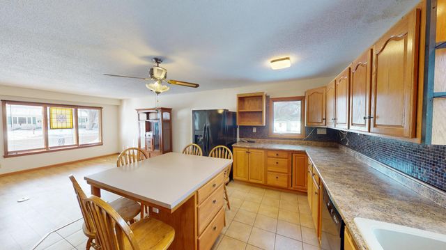 1023 4th Avenue S, Albert Lea, MN 56007