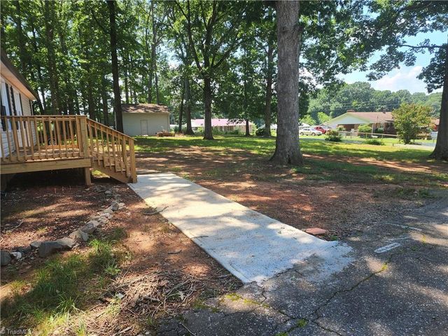 621 Summit Drive, Lexington, NC 27295
