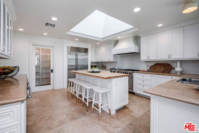 24049 Chestnut Way, Calabasas, CA 91302