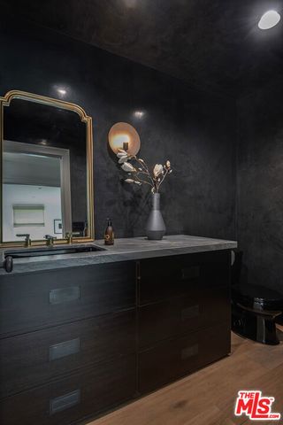 24049 Chestnut Way, Calabasas, CA 91302