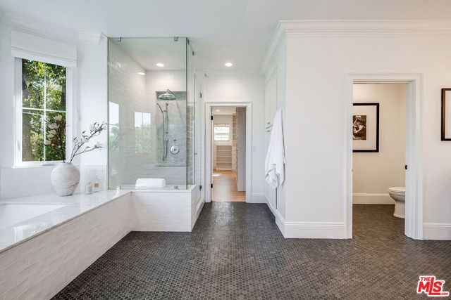 24049 Chestnut Way, Calabasas, CA 91302