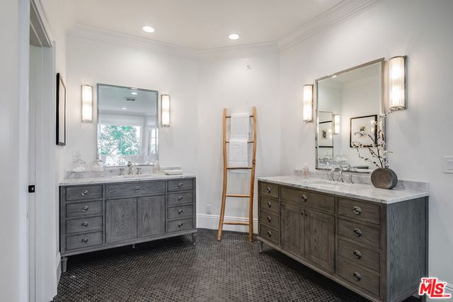 24049 Chestnut Way, Calabasas, CA 91302