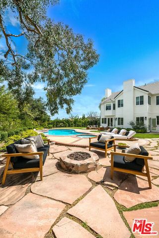 24049 Chestnut Way, Calabasas, CA 91302