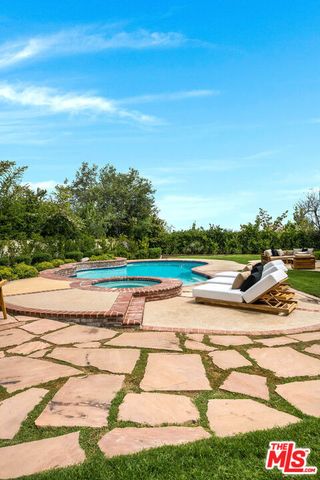 24049 Chestnut Way, Calabasas, CA 91302