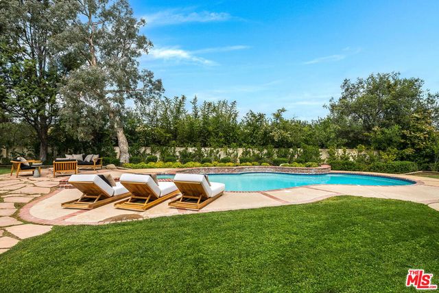 24049 Chestnut Way, Calabasas, CA 91302