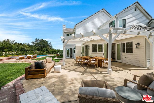 24049 Chestnut Way, Calabasas, CA 91302