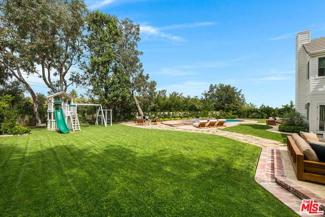 24049 Chestnut Way, Calabasas, CA 91302