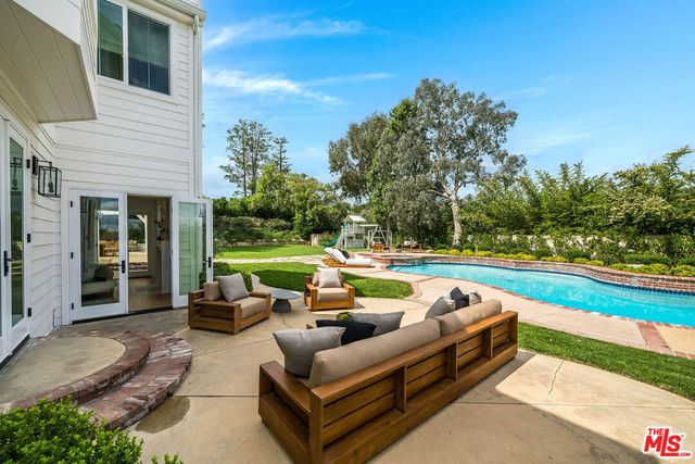 24049 Chestnut Way, Calabasas, CA 91302