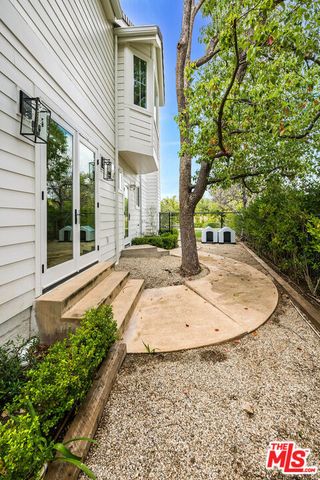 24049 Chestnut Way, Calabasas, CA 91302